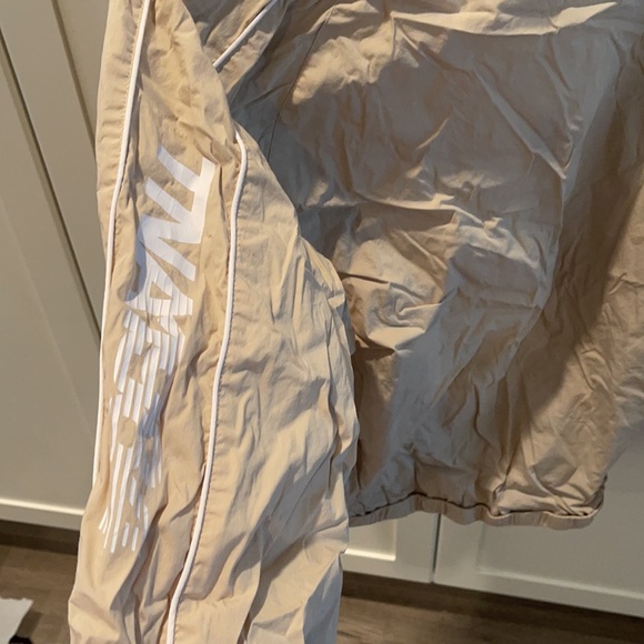 Aritzia Windbreaker - Picture 2 of 4